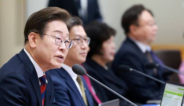 이재명 대통령이 5일 서울 용산 대통령실 청사에서 열린 국무회의에서 발언하고 있다. 연합뉴스