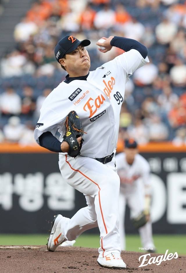 류현진이 5일 대전 KT전에서 공을 뿌리고 있다. 사진=한화 제공