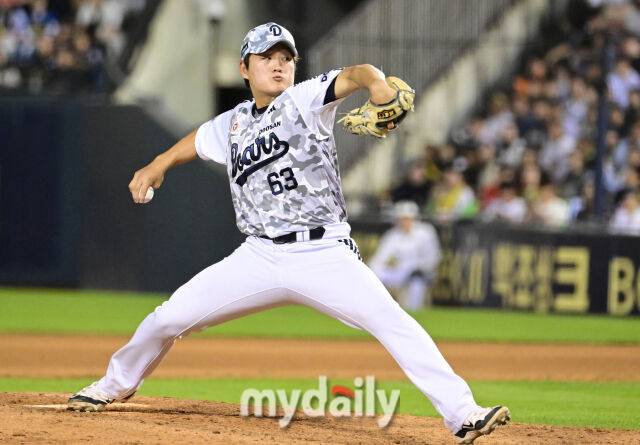 2025년 6월 5일 오후 서울 잠실구장에서 진행된 '2025 신한 SOL뱅크 KBO 리그' KIA 타이거즈와 두산 베어스의 경기. 두산 김택연이 9회초 구원등판해 역투하고 있다./잠실 = 유진형 기자