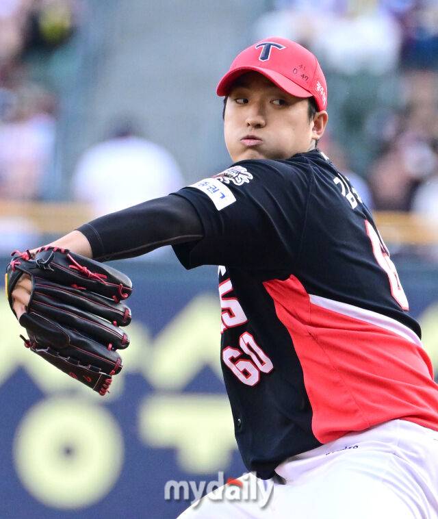 2025년 6월 5일 오후 서울 잠실구장에서 진행된 '2025 신한 SOL뱅크 KBO 리그' KIA 타이거즈와 두산 베어스의 경기. KIA 선발투수 김도현이 역투하고 있다./마이데일리