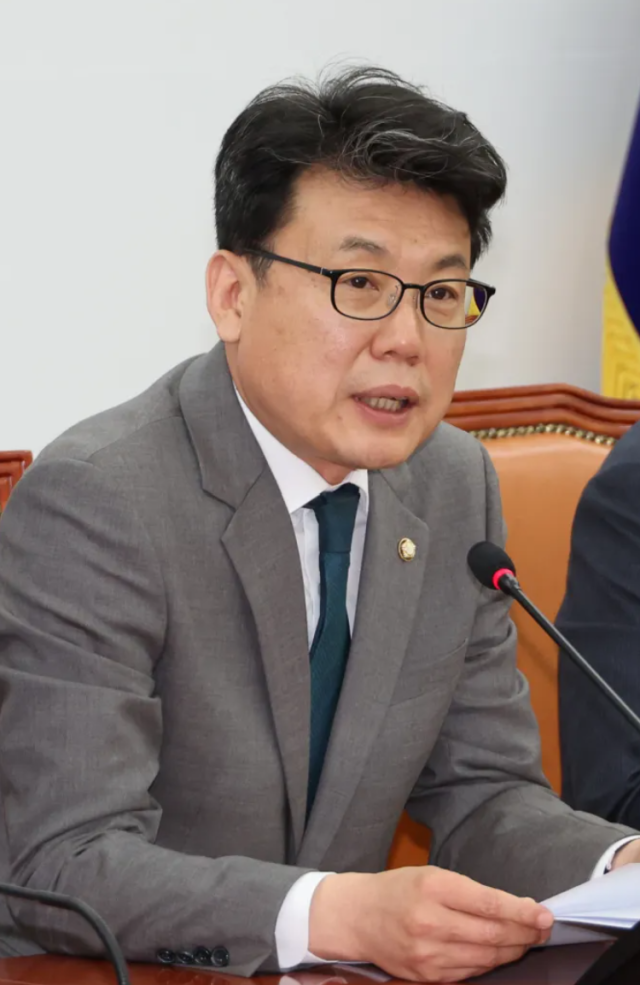 진성준 더불어민주당 정책위의장. 연합뉴스