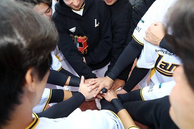 ▲ SSG는 굵직한 부상 공백에도 모두가 최선을 다하며 일단 5할 승률 위로 올라왔다 ⓒSSG랜더스