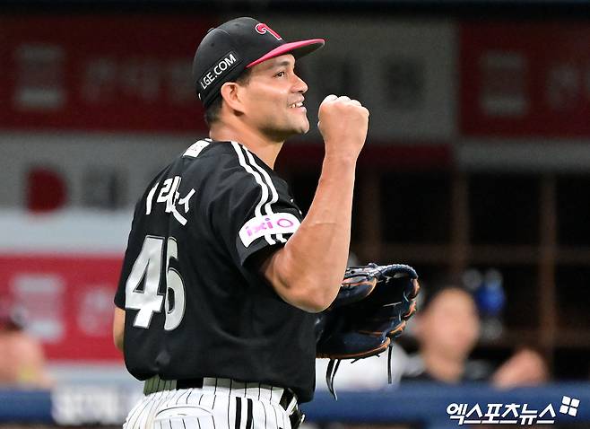 LG 트윈스 에이스 요니 치리노스가 6일 서울 고척스카이돔에서 열린 2025 신한 SOL Bank KBO리그 키움 히어로즈와의 팀 간 7차전에 선발등판, 7이닝 무실점으로 호투했다. 사진 김한준 기자