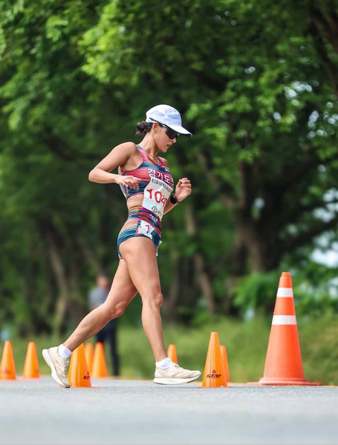 7일 경북 예천스타디움 육상경기장에서 열린 제53회 KBS배 전국육상경기대회 여자일반부 20㎞ 경보서 이세하(경기도청)이 경기에 임하고 있다. 사진=경기도청