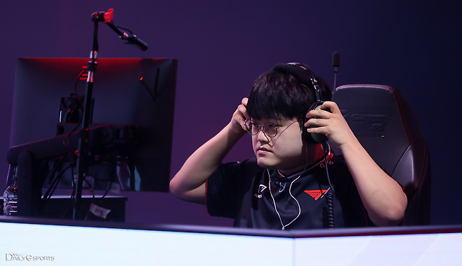 3세트를 내줬지만 수비력이 흔들리지 않은 강준호.