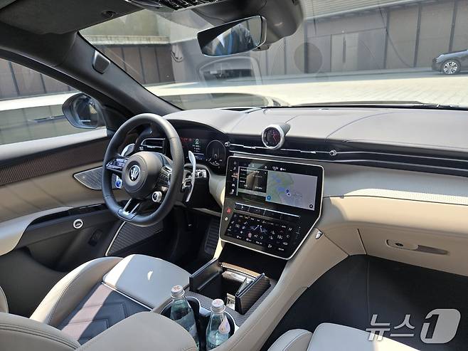 지난달 25일 경기 가평에서 촬영한 마세라티 중형 전기 스포츠유틸리티차(SUV) '그레칼레 폴고레'. 2025.05.27/뉴스1 김성식 기자