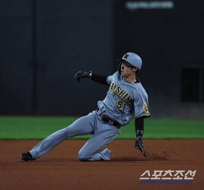 한신 주전 2루수 나카노. 3할 타율을 유지하다가 최근 주춤하면서 0.296로 떨어졌다. 사진캡처=한신 타이거즈 SNS