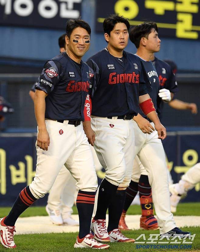 6일 잠실구장에서 열린 두산 베어스와 롯데 자이언츠의 경기. 패한 롯데 선수들이 아쉬워하고 있다. 잠실=박재만 기자 pjm@sportschosun.com/2025.06.06/