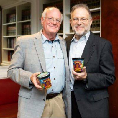 억만장자가 된 이후 벤 코헨(왼쪽)과 제리 그린필드는 사회 활동, 시위 등에 매진하고 있다. 벤앤제리스