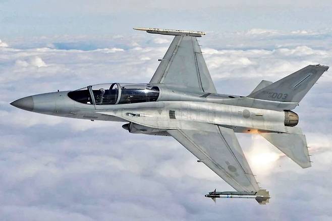 FA-50 30년 묵힌 한국 기술, 실제 전쟁에서 '진가' 발휘…1조 잭팟 터지나? | 밀리터리 랩실