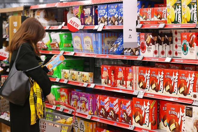 서울의 한 대형마트에 진열된 초코파이. (사진=연합뉴스)