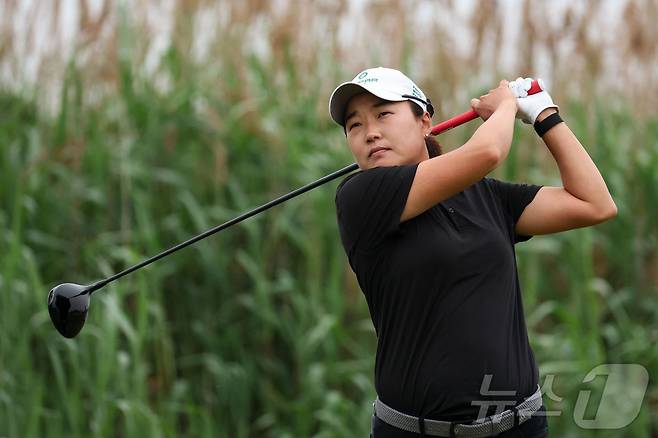 이일희가 8일(한국시간) 열린 LPGA투어 숍라이트 클래식 2라운드에서 3타를 줄이며 중간합계 11언더파 131타로 단독 선두에 올랐다. ⓒ AFP=뉴스1