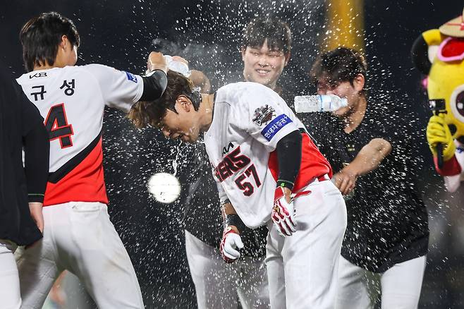 KIA 타이거즈는 8일 열린 KBO리그 광주 한화 이글스전에서 연장 10회 접전 끝에 7-6으로 승리했다. (KIA 타이거즈 제공)