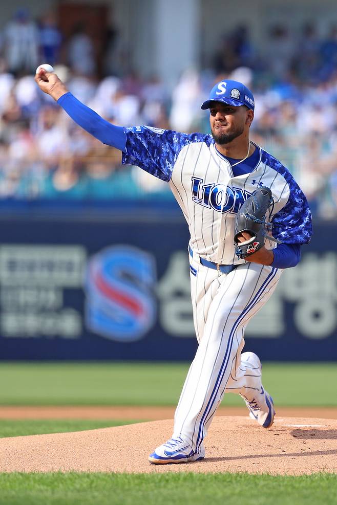 삼성 레예스가 7일 대구삼성라이온즈파크에서 열린 2025 KBO리그 NC전에 선발 등판해 역투하고 있다. 사진 | 삼성 라이온즈