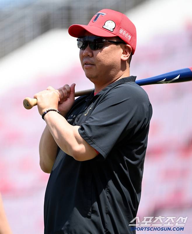 7일 광주KIA챔피언스필드에서 열린 한화와 KIA의 경기, 이범호 감독이 이야기를 나누고 있다. 광주=허상욱 기자wook@sportschosun.com/2025.06.07/