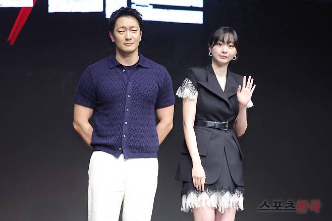 디즈니+ 시리즈 '나인 퍼즐' 제작발표회에 참석한 배우 손석구, 김다미. 25.5.14 ⓒ이혜영 기자 lhy@hankooki.com