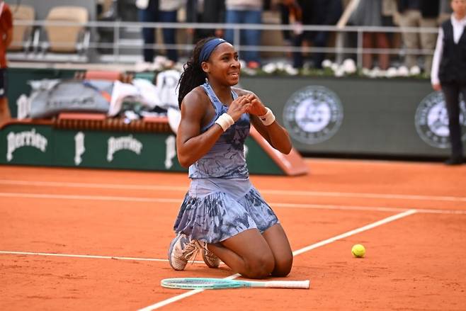 코칭 박스를 향해 승리의 하트 세리머니를 하고 있는 코코 고프(사진 FFT)