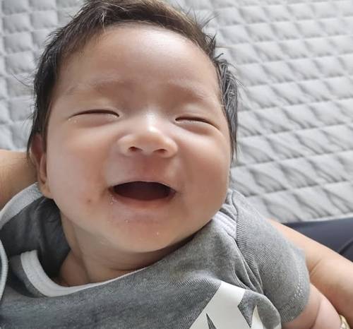 가수 겸 배우 손담비가 딸 해이의 근황을 공개하며 랜선 이모·삼촌들의 마음을 사로잡았다. 사진=손담비 SNS