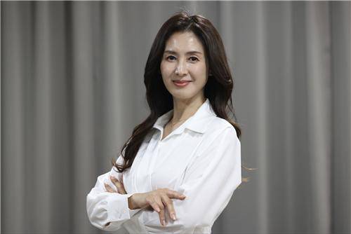 포즈 취하는 김선혜 성우 (서울=연합뉴스) 강민지 기자 = '명탐점 코난' 김선혜 성우가 지난 4일 서울 종로구 연합뉴스에서 진행된 인터뷰에 앞서 포즈를 취하고 있다. 2025.6.8 mjkang@yna.co.kr