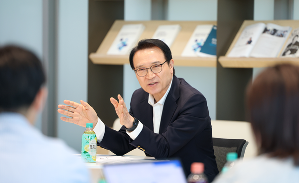 임태희 경기도교육감이 서술형·논술형 평가 도입 등을 골자로 하는 대학 입시 제도 개혁을 추진 중이다. 사진은 지난 4월 29일 임태희 경기도교육감의 모습. /경기도교육청 제공