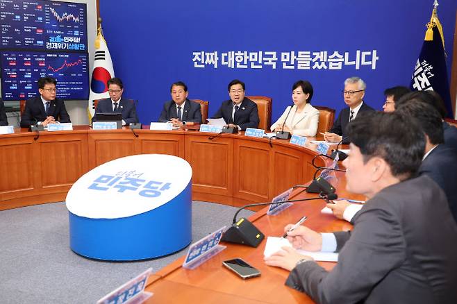 더불어민주당 박찬대 대표 직무대행 겸 원내대표가 9일 서울 여의도 국회에서 열린 최고위원회의에서 발언하고 있다.(사진=연합뉴스)