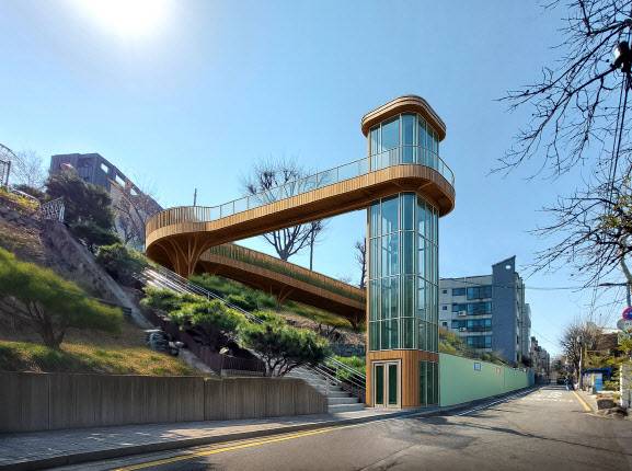 관악구 봉천동 비안어린이공원 인근 계단에 설치될 지역 맞춤형 엘리베이터 예시도.(사진=서울시)