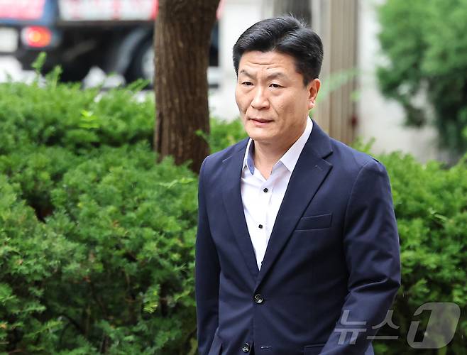 이임재 전 용산경찰서장이 22일 서울 마포구 서울서부지방법원에서 열리는 이태원참사 관련 공판에 출석하고 있다. 2024.7.22/뉴스1 ⓒ News1 김도우 기자