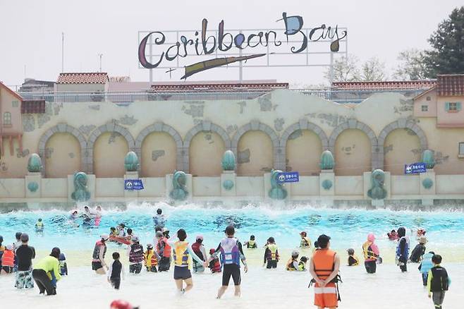 캐리비안 베이 실외 파도풀 전경ⓒ삼성물산