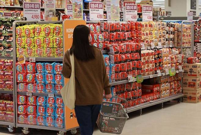 서울 용산구의 한 대형마트에서 각종 라면이 판매되고 있다.ⓒ뉴시스