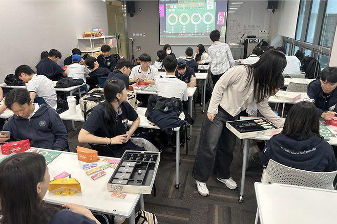 한국취업센터는 최근 영락의료과학고등학교 의료비즈니스과 학생을 대상으로 고용노동부 주관 '미래내일 일경험 기업탐방형' 프로그램을 진행했다.