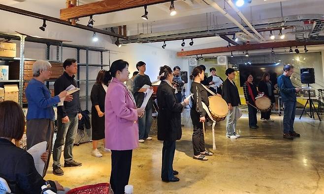 전북민주화운동기념사업회 등이 추진한 ‘누가 그를 죽였나! 이세종 다시 살아나다’ 음악극 연습 모습. 기념사업회 제공