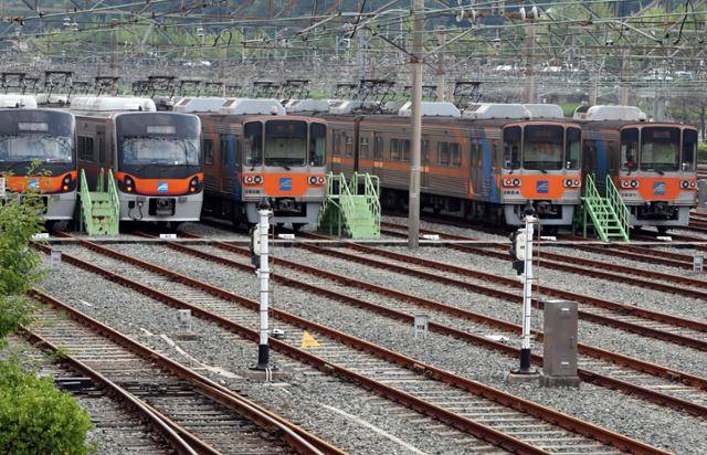 부산 금정구 도시철도 1호선 노포차량기지. 부산시는 KTX노포역 신설과 노포차량기지 등의 이전을 포함해 양산선, 부울경 광역철도 및 정관선 건설 등 광역철도망의 중심지가 될 노포역 일원에 대한 종합개발 마스터플랜 수립 용역을 실시힌다. 연합뉴스