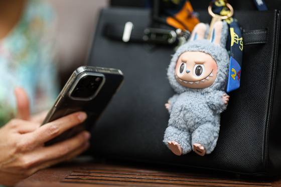 돌풍을 일으키고 있는 중국 완구기업 팝마트의 캐릭터인형 라부부. 타스=연합뉴스