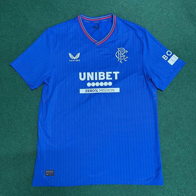 밀수입된 스코틀랜드 프리미어리그(SPL) 축구팀의 유니폼