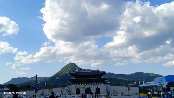 포코 M7 프로 5G 후면 카메라 2.0배 줌으로 서울 경복궁 광화문을 촬영한 모습. 정옥재 기자