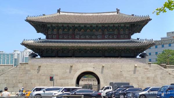 같은 장소, 같은 시각에서 2.0배 줌으로 촬영. 정옥재 기자