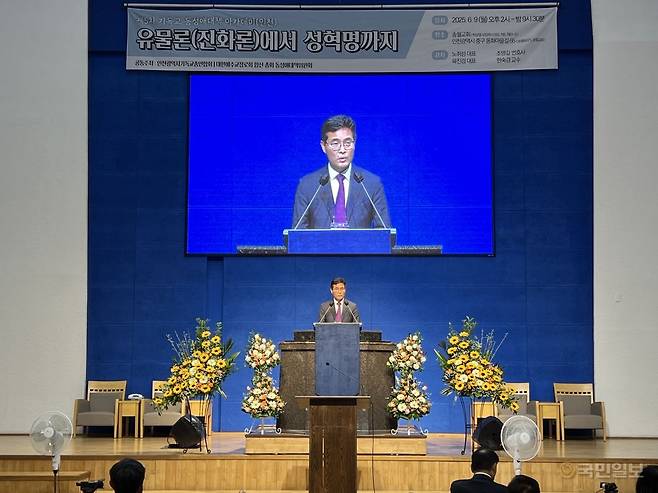 조영길 변호사가 이날 ‘동성애 차별금지법의 실체와 대안’이란 제목으로 강의하고 있다.