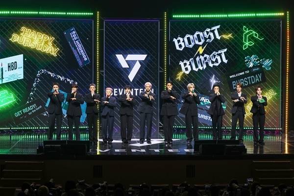 그룹 세븐틴(에스쿱스, 정한, 조슈아, 준, 호시, 원우, 우지, 디에잇, 민규, 도겸, 승관, 버논, 디노)이 스페셜 GV를 통해 캐럿(CARAT.팬덤명)과 완벽한 케미스트리를 빛냈다.