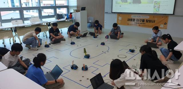▲광주 남구 학생들이 디지털 새싹 프로그램을 진행하고 있는 모습ⓒ광주 남구