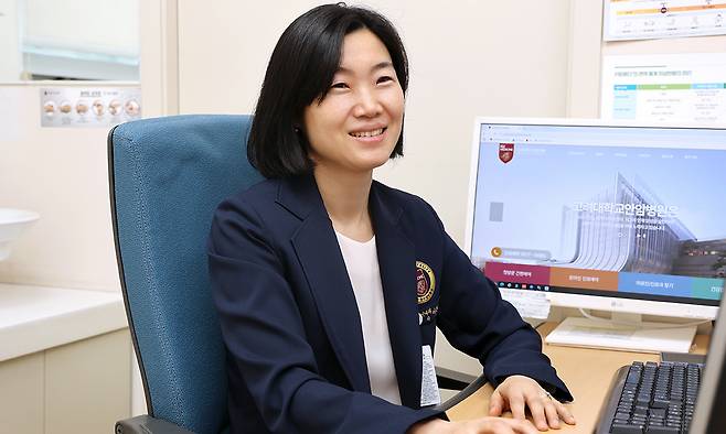 이은주 대한결핵 및 호흡기학회 대변인(고려대 안암병원 호흡기내과 교수)은 “COPD는 초기 증상이 거의 없거나 기침·가래 정도로만 나타나 이를 흡연이나 노화로 인한 자연스러운 현상으로 오해해 질환에 대한 인식도가 낮다”며 “폐기능 검사를 통해 고위험군을 조기에 선별하고 COPD의 심각성과 예방·관리 중요성을 꾸준히 알리는 것이 필요하다”고 했다. 고려대 안암병원 제공