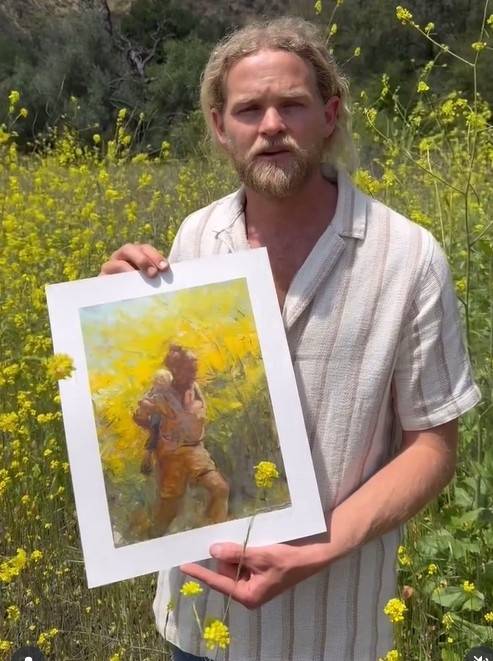 채프먼 햄보그가 자신이 그린 ‘보이지 않는 길’(Unseen Paths)의 원화 인쇄물을 들고 있다. 그는 원화 인쇄물을 한정 수량 판매하고 수익금의 20%를 노숙자 지원 단체에 기부하기로 했다. 인스타그램 캡처