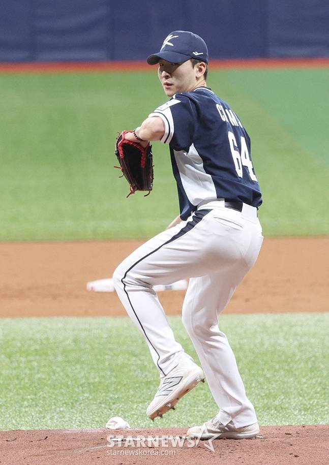 상무 조민석이 지난해 프리미어12 대비 훈련에 나서고 있다. /사진=김진경 대기자