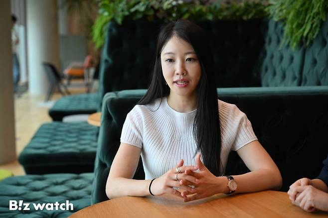 박지현 아모레퍼시픽 아이오페팀 과장이 아이오페의 레티놀 기술력을 설명하고 있다. /사진=이명근 기자 qwe123@