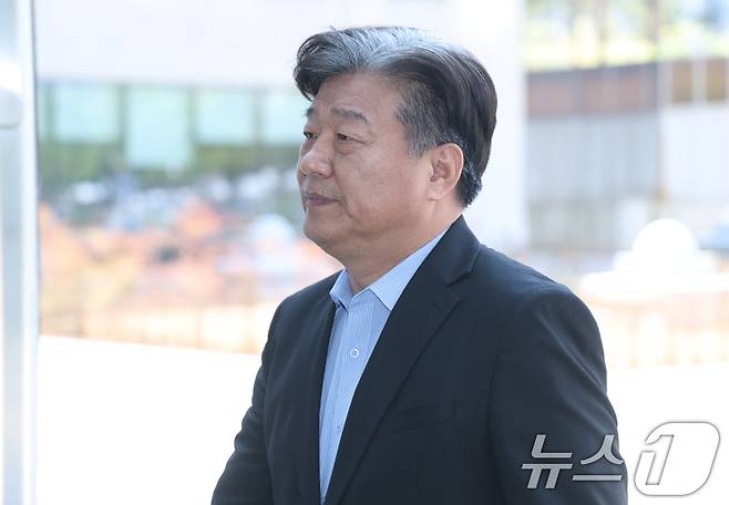 '11억원 불법 대출' 의혹으로 1심에서 당선무효형을 선고받은 양문석 더불어민주당 의원(경기 안산시갑)이 29일 오후 경기 수원시 영통구 수원고등법원에서 열린 항소심 공판에 출석하고 있다. 2025.4.29/뉴스1 ⓒ News1 김영운 기자