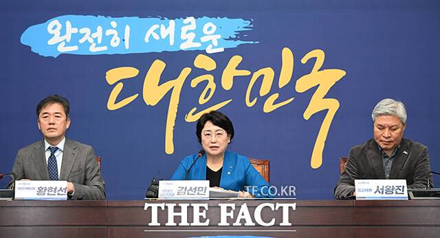 조국혁신당이 법제사법위원회(법사위) 위원장 자리 반환을 요구한 국민의힘을 겨냥해 "국회에 무기를 든 병력을 투입한 내란 수괴를 옹호한 정당이 과연 삼권분립의 정신을 주장할 자격이 있는지 의문"이라고 직격했다. /국회=박헌우 기자