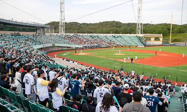 지난달 20일 울산 문수야구장에서 열린 엔씨 다이노스와 한화 이글스의 경기. 울산시 제공