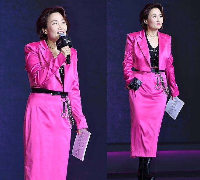 박경림이 또 한 번 ‘믿고 보는 진행력’과 패션 감각으로 무대를 사로잡았다.사진=천정환 기자