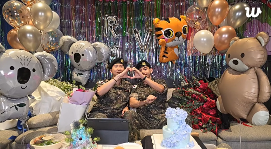 방탄소년단(BTS)의 RM과 뷔가 군 복무를 마치고 팬들 곁으로 돌아왔다.사진=위버스 제공