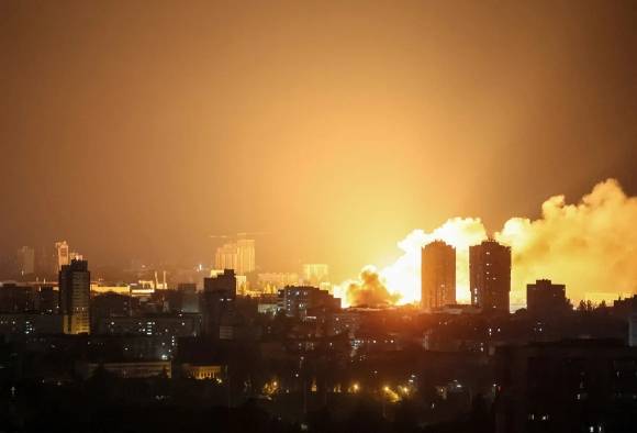 러시아 드론 공격 직후 우크라이나 키이우 모습. 로이터 연합뉴스