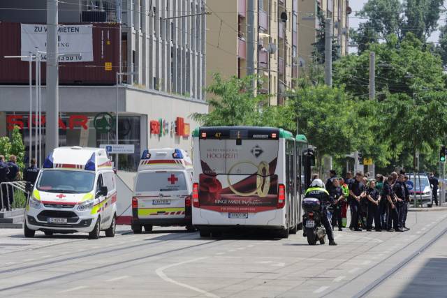 오스트리아 제2의 도시 그라츠의 한 고등학교에서 총격 사건이 발생해 최소 10명이 사망하고 여러 명이 부상을 입었다. 로이터연합뉴스